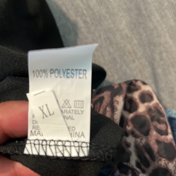 Unknown brand baseball long sleeve black w/leopard sleeves. Size XL c/b s-m - Picture 5 of 5